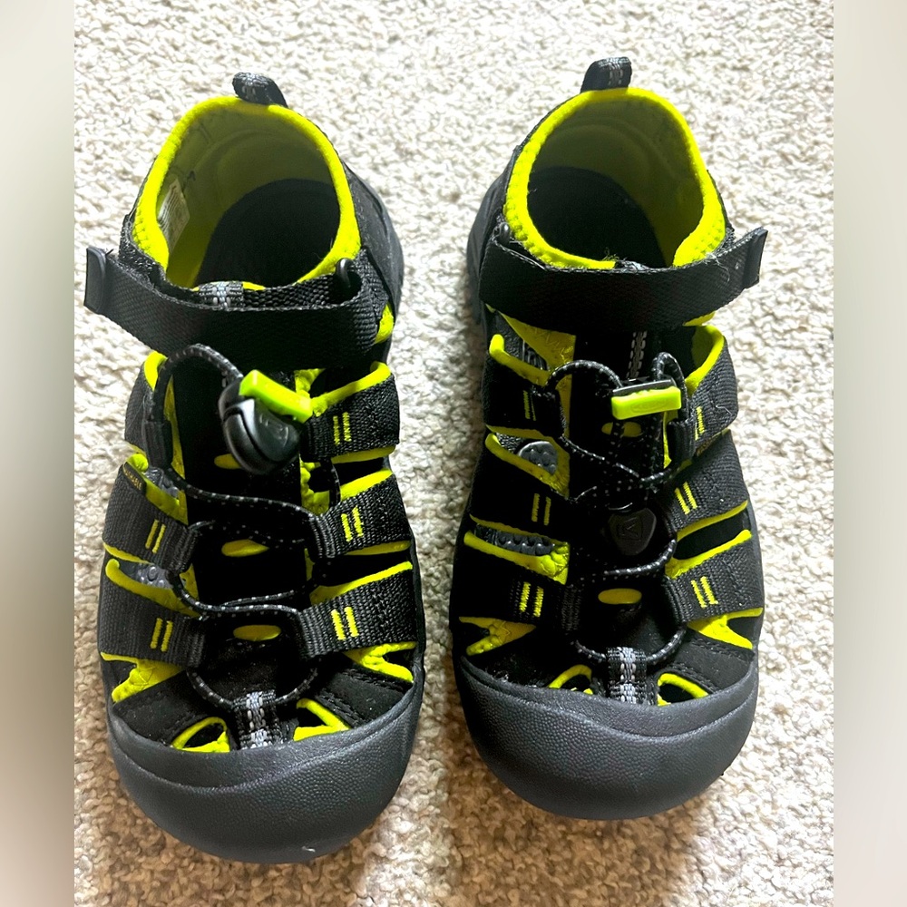 KEEN Kids size 3